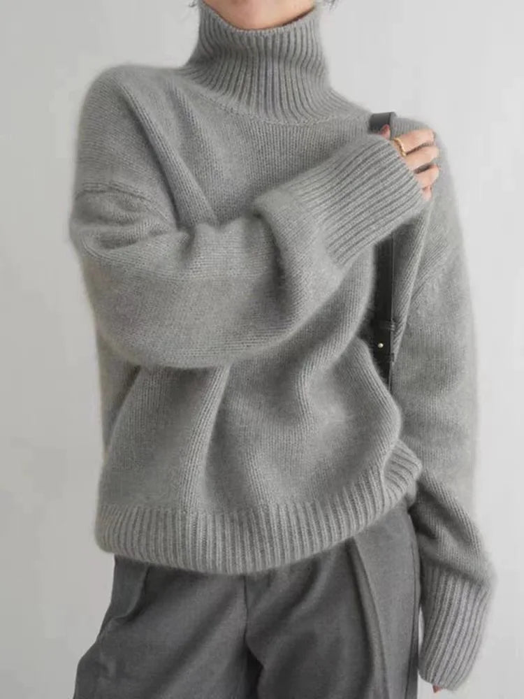 Lottie – Cashmere turtleneck of timeless elegance