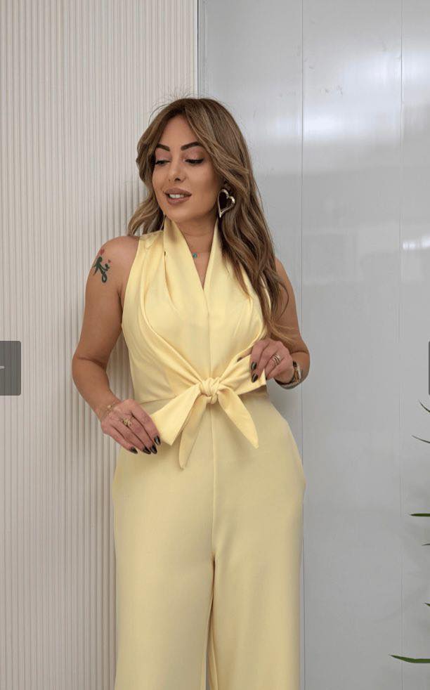Robyn - Flowy Wide-Leg Elegant Jumpsuit with Defined Waist
